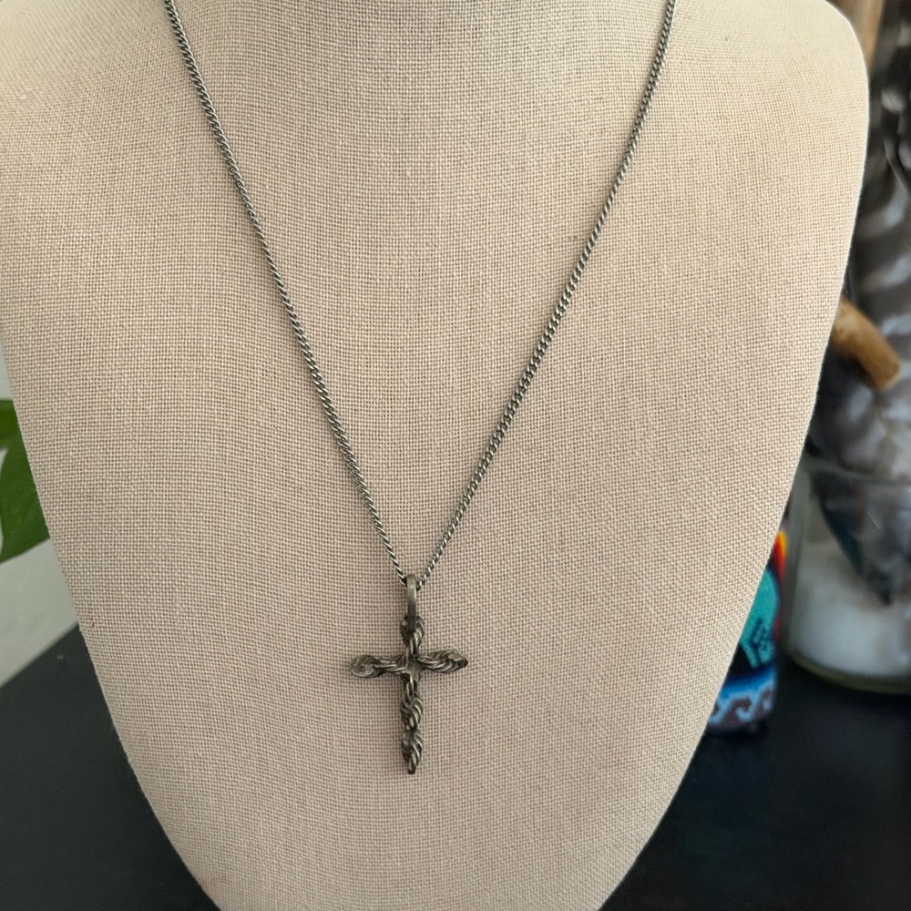 Vintage Sterling Silver Twisted Cross Pendant Necklace